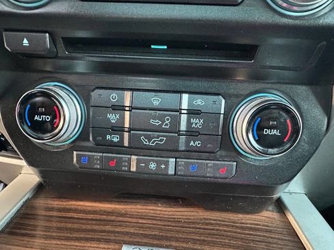 Used 2015 Ford F150 Lariat w/ Equipment Group 502A Luxury image 5