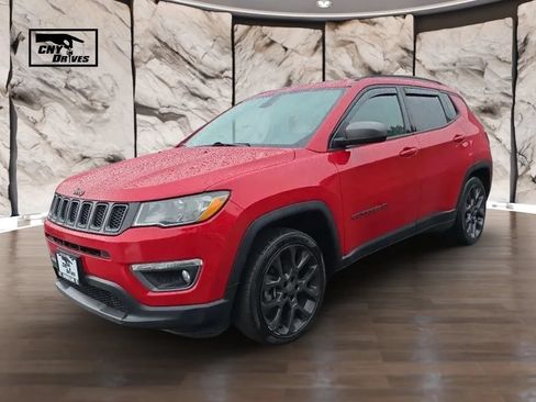 Used 2021 Jeep Compass Latitude FWD image 1