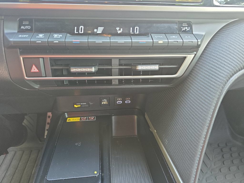 Used 2026 Toyota Camry SE FWD image 22