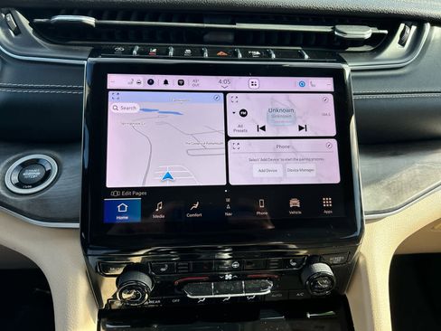 Used 2022 Jeep Grand Cherokee Limited image 28