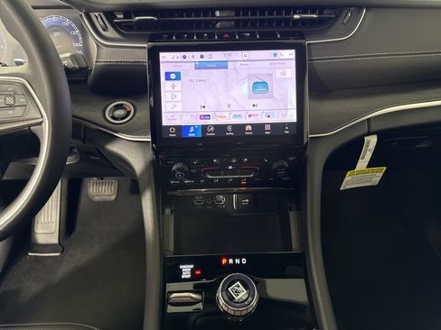 New 2025 Jeep Grand Cherokee Limited w/ Luxury Tech Group II image 22