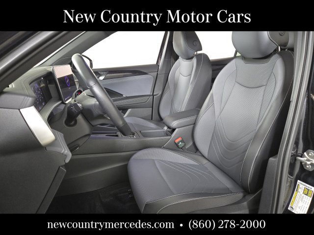 Used 2025 Volkswagen Tiguan SE R-Line AWD/4WD image 12