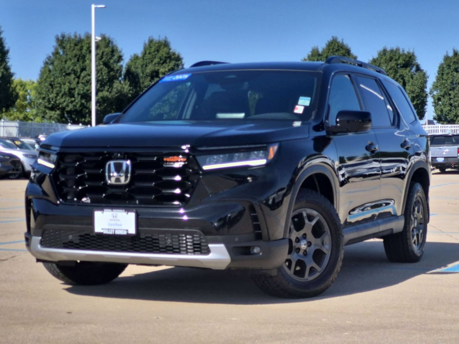 Used 2025 Honda Pilot TrailSport image 2