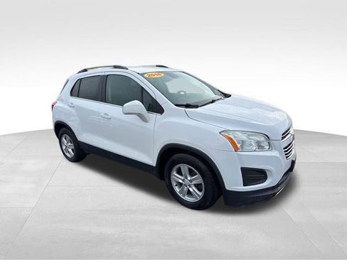 Used 2016 Chevrolet Trax LT w/ LT Convenience Package FWD image 3