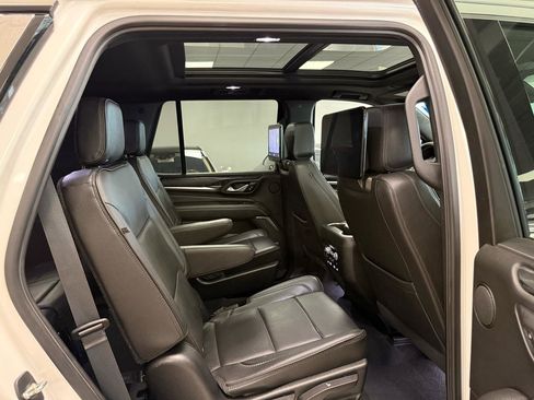 Used 2021 GMC Yukon Denali w/ Denali Premium Package image 26