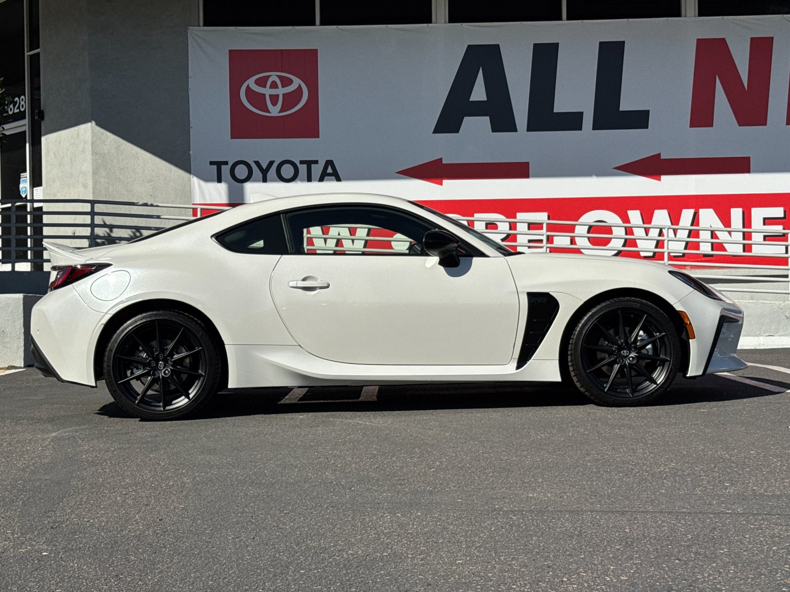 Used 2025 Toyota GR86 Premium RWD image 6