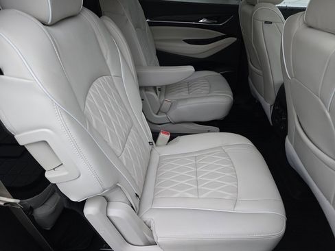 Used 2024 Buick Enclave Avenir image 33