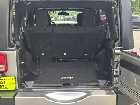 Used 2016 Jeep Wrangler Unlimited Sahara w/ Dual Top Group AWD/4WD image 10