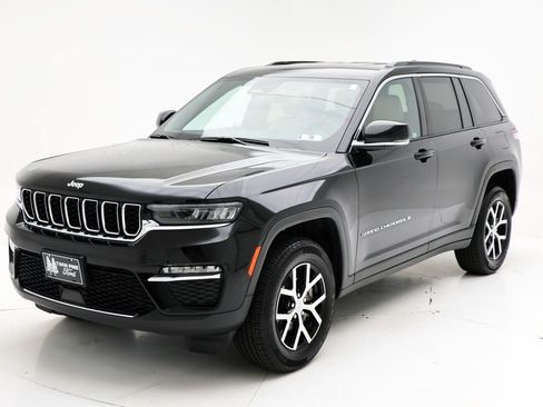 Used 2025 Jeep Grand Cherokee Limited AWD/4WD image 2