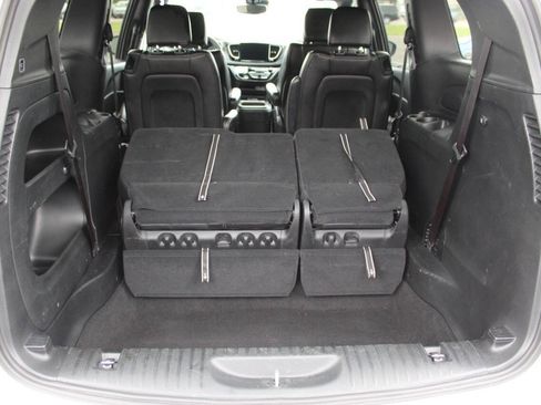 Used 2025 Chrysler Pacifica Select FWD image 14