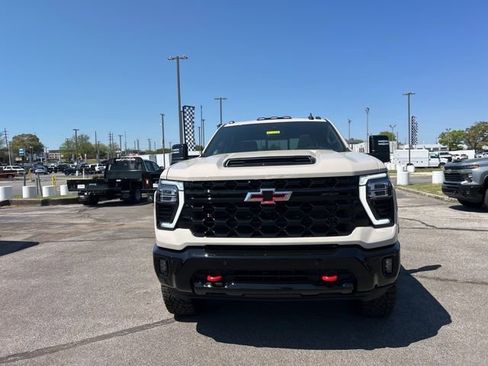 New 2026 Chevrolet Silverado 2500 ZR2 w/ LPO, Dark Essentials Package image 8