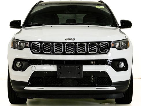 Used 2025 Jeep Compass Limited AWD/4WD image 2