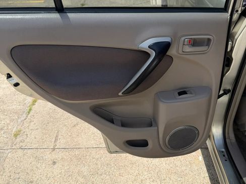 Used 2002 Toyota RAV4 2WD image 10