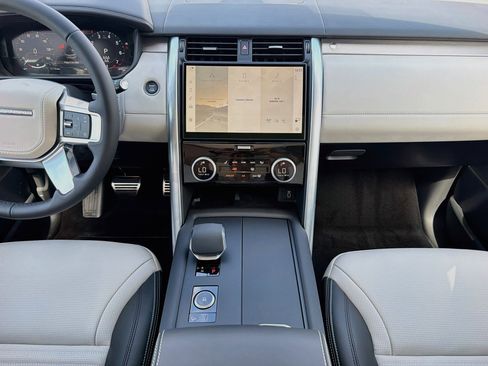 New 2026 Land Rover Discovery Limited Edition AWD/4WD image 20