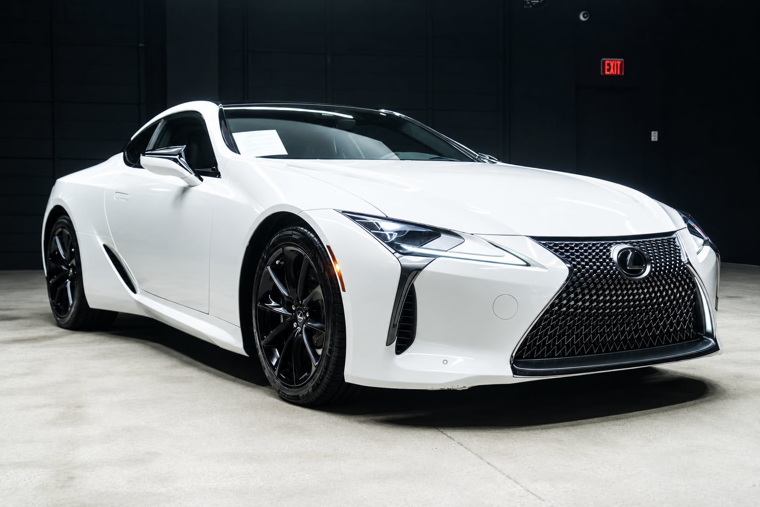Used 2018 Lexus LC 500 Coupe w/ Touring Package RWD image 4