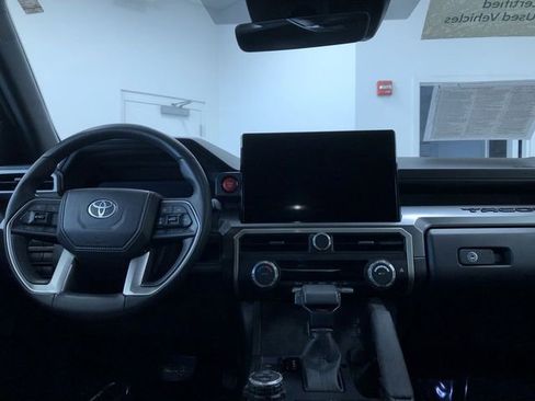 Certified 2025 Toyota Tacoma TRD Off-Road image 9