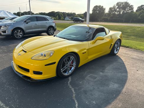 Used 2006 Chevrolet Corvette Z06 w/ Preferred Equipment Group RWD image 2