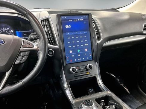 Used 2022 Ford Edge Titanium AWD/4WD image 10