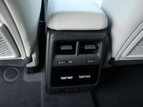 New 2025 Porsche Macan 4 Electric image 22