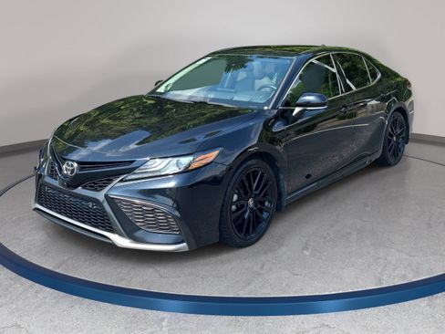 Used 2021 Toyota Camry XSE w/ Navigation Package FWD image 1