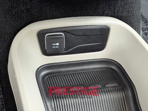 Used 2024 Chrysler Pacifica Select image 24