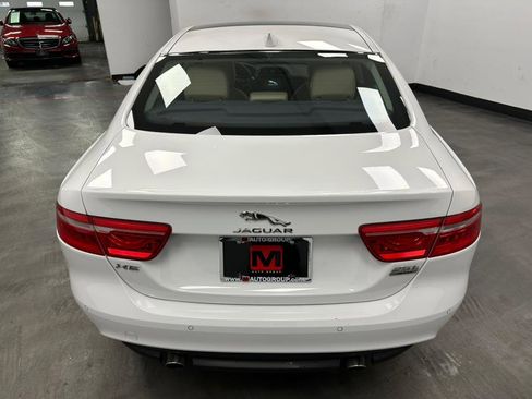 Used 2018 Jaguar XE Premium image 5