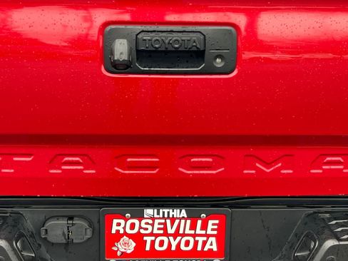 Used 2016 Toyota Tacoma SR5 w/ SR5 Appearance Package (DN) image 7