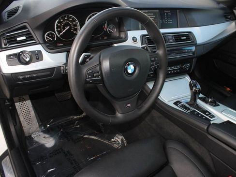 Used 2012 BMW 550i xDrive Sedan image 4