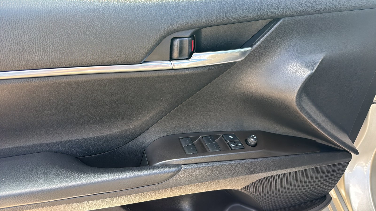 Used 2022 Toyota Camry SE w/ Carpet Mat Package (TMS) FWD image 11
