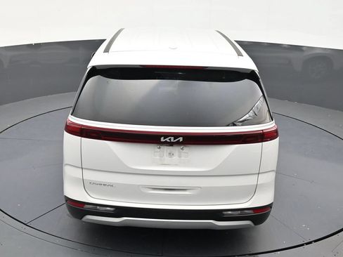 Used 2024 Kia Carnival LX FWD image 15