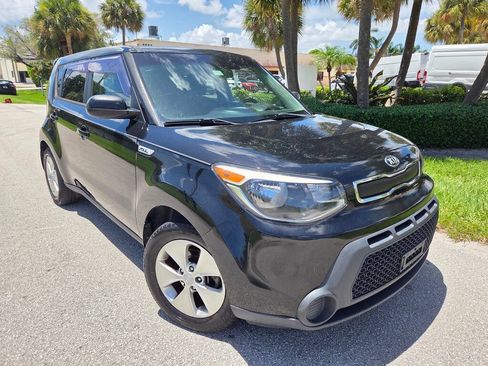 Used 2015 Kia Soul FWD image 2
