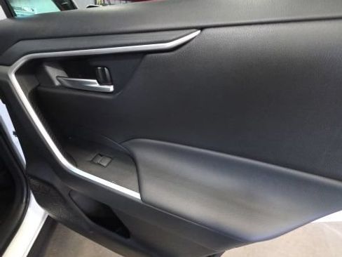 Used 2025 Toyota RAV4 XLE AWD/4WD image 19