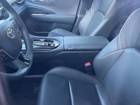 Used 2025 Toyota Crown Signia AWD/4WD image 6