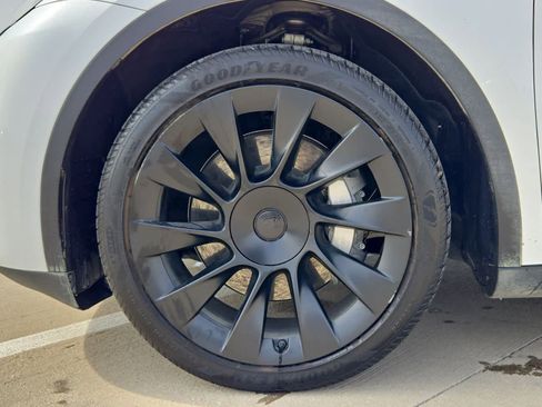 Used 2024 Tesla Model Y Long Range image 12