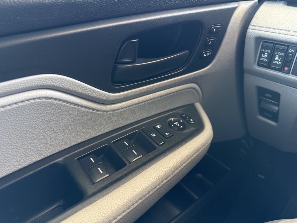 Used 2018 Honda Odyssey EX-L image 17
