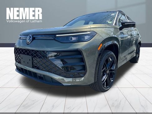 New 2026 Volkswagen Tiguan SE R-Line AWD/4WD image 1