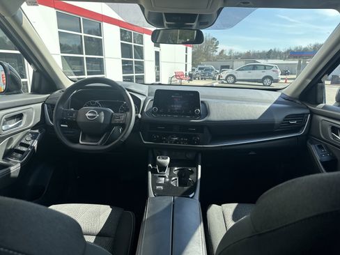 Used 2025 Nissan Rogue SV image 27