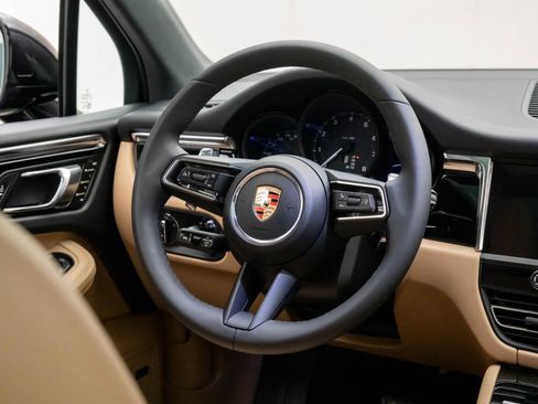 Certified 2026 Porsche Macan AWD/4WD image 12