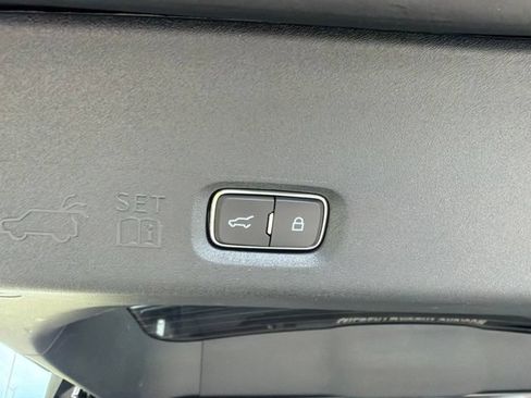 Used 2025 Ford Expedition Active AWD/4WD image 17