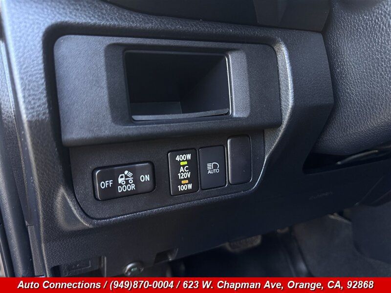 Used 2018 Toyota Tacoma TRD Off-Road w/ Technology Package AWD/4WD image 21