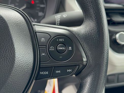 Used 2024 Toyota Corolla Cross L image 17