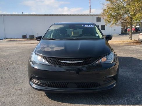 Used 2024 Chrysler Voyager LX image 9