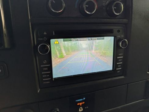 Used 2017 Chevrolet Express 3500 Extended image 15