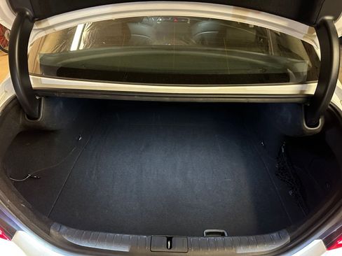 Used 2025 Genesis G70 2.5T image 32