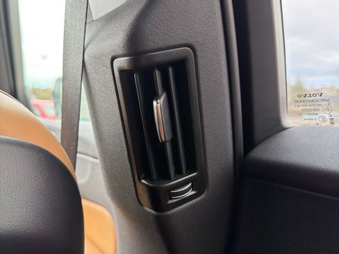 Used 2023 Volvo XC60 T8 Ultimate w/ Climate Package image 55