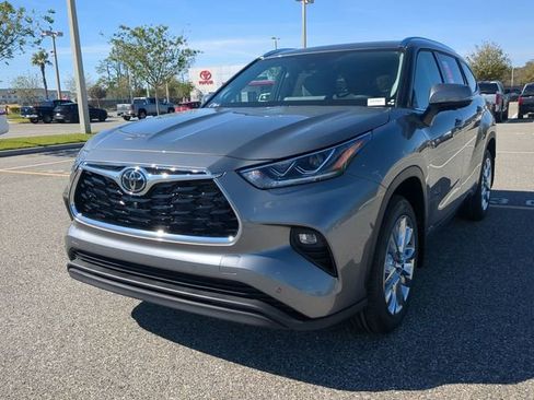 New 2026 Toyota Highlander Limited image 8
