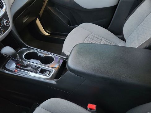 Used 2022 Chevrolet Equinox LS w/ LS Convenience Package image 25