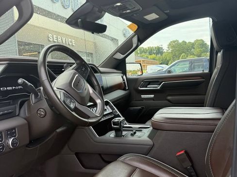 Used 2024 GMC Sierra 1500 Denali w/ Technology Package AWD/4WD image 11