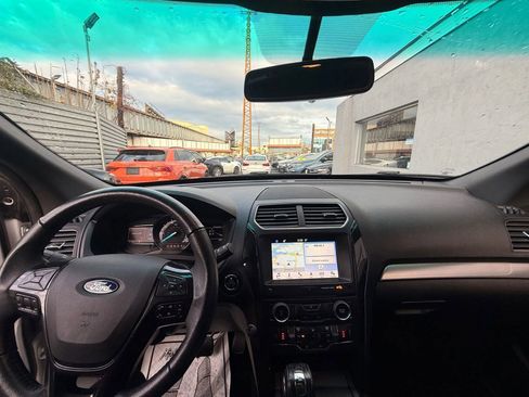 Used 2018 Ford Explorer XLT w/ Equipment Group 202A image 24