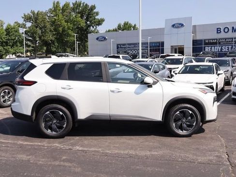 Used 2025 Nissan Rogue SV AWD/4WD image 5